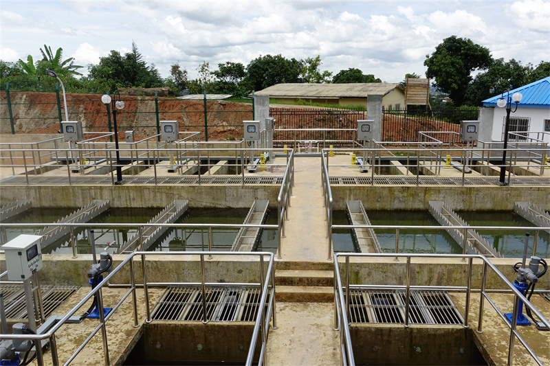 Comment la ? source de propreté ? construite par la Chine profite à des milliers de ménages au Cameroun