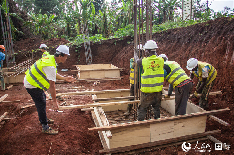 Comment la ? source de propreté ? construite par la Chine profite à des milliers de ménages au Cameroun
