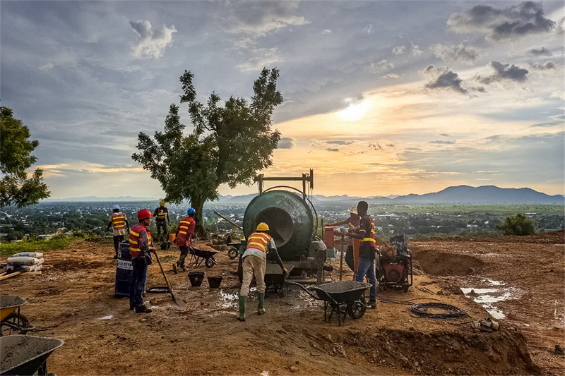 Comment la ? source de propreté ? construite par la Chine profite à des milliers de ménages au Cameroun