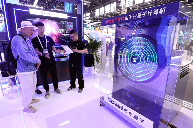 Ouverture de l'Exposition internationale de l'industrie des sciences et technologies de Chine à Beijing