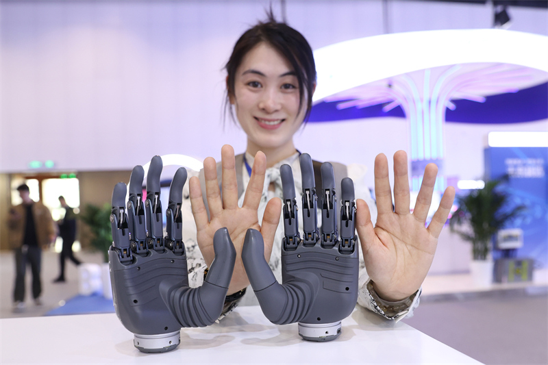 Ouverture de l'Exposition internationale de l'industrie des sciences et technologies de Chine à Beijing