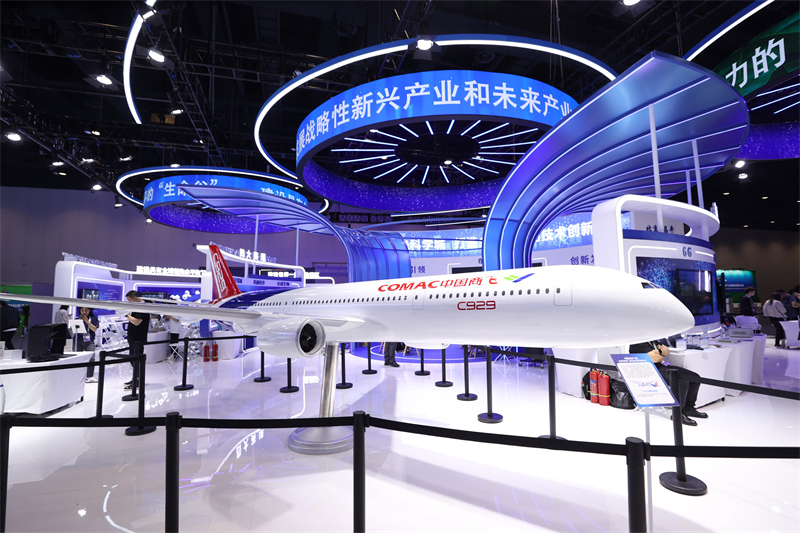 Ouverture de l'Exposition internationale de l'industrie des sciences et technologies de Chine à Beijing