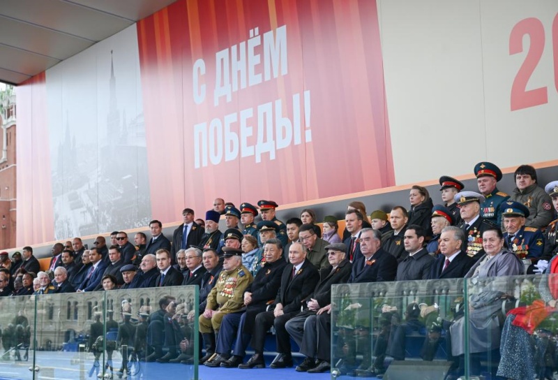 Xi assiste aux célébrations du Jour de la Victoire en Russie
