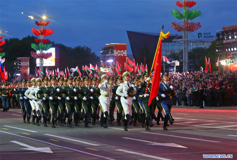La garde d'honneur de l'APL chinoise participe au défilé de Minsk marquant le 80e anniversaire de la victoire de l'Union soviétique dans la Grande Guerre patriotique