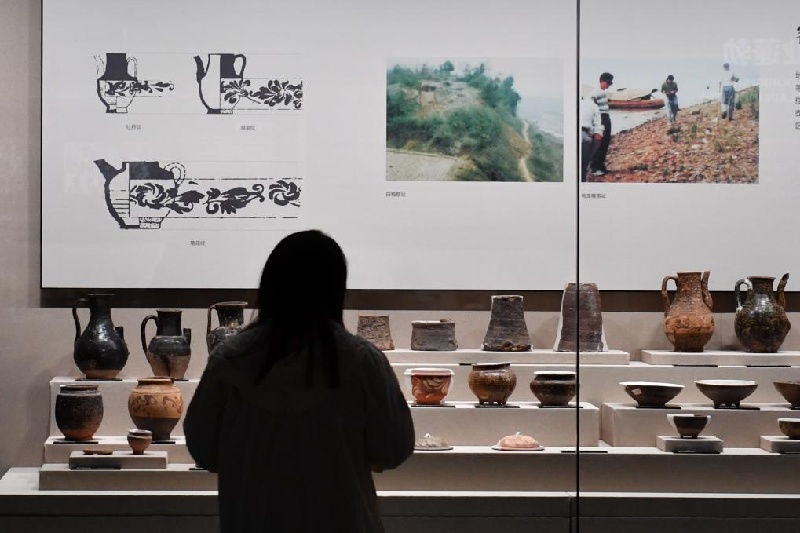 Une touriste visite le musée de Yueyang, à Yueyang, dans la province chinoise du Hunan (centre), le 10 mai 2025. (Photo : Chen Zhenhai)
