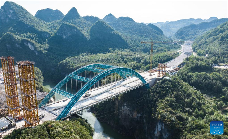 Guizhou : la voie rapide Guiyang-Pingtang en construction