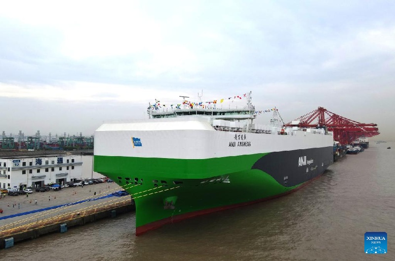 Le plus grand navire transporteur de voitures du monde construit par la Chine est parti pour son premier voyage