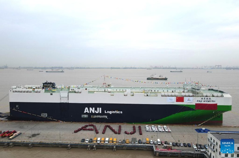 Le plus grand navire transporteur de voitures du monde construit par la Chine est parti pour son premier voyage