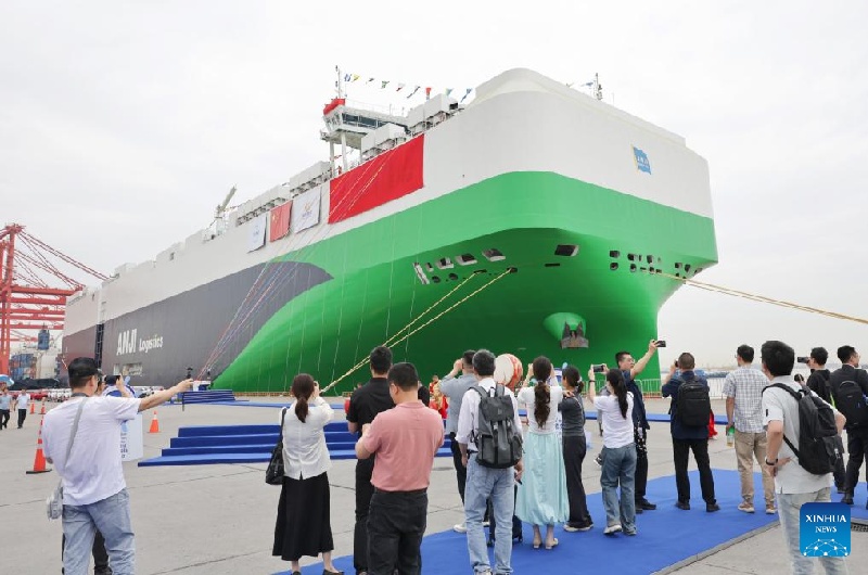 Le plus grand navire transporteur de voitures du monde construit par la Chine est parti pour son premier voyage