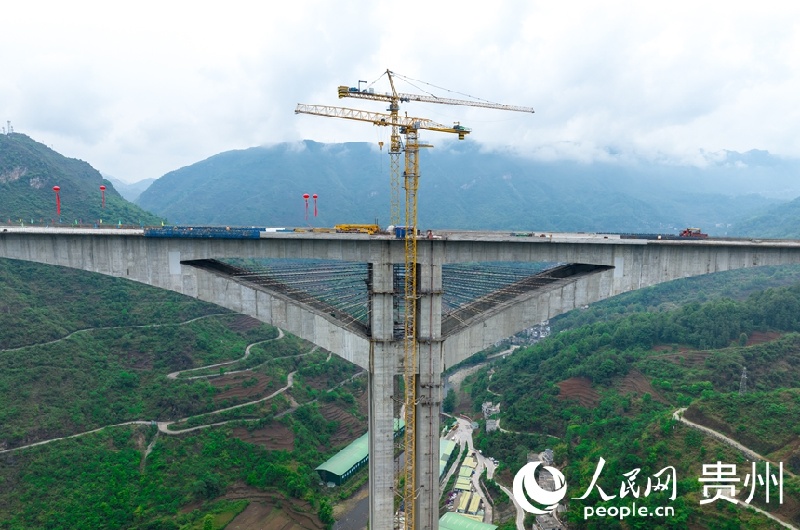 Guizhou : le Grand Pont de Liuzhi connecté avec succès