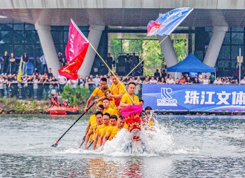 Zhejiang : une compétition de bateaux dragons traditionnels organisée à Wenzhou