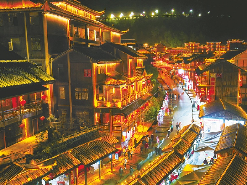 Chongqing?: des visiteurs belges découvrent les traditions des Tujia avec enthousiasme