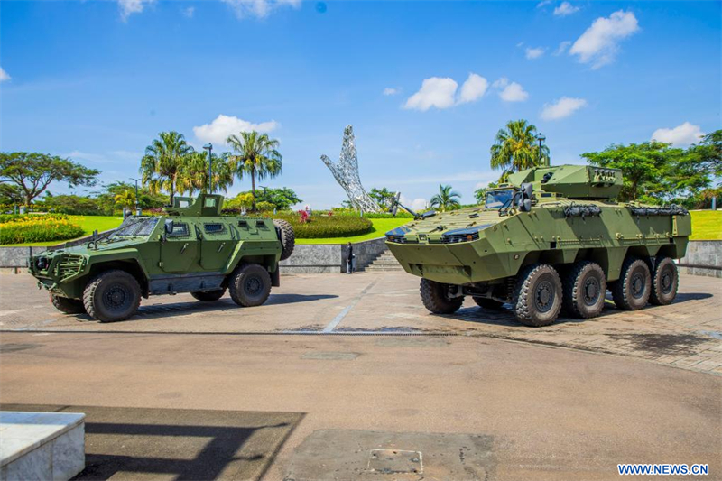 Des véhicules blindés exposés lors de l'inauguration de la Conférence internationale sur la sécurité en Afrique (ISCA), le 19 mai 2025 à Kigali au Rwanda. L'ISCA s'est ouverte lundi à Kigali, appelant à des solutions conduites par l'Afrique aux défis sécuritaires du continent. (Xinhua/Cyril Ndegeya)