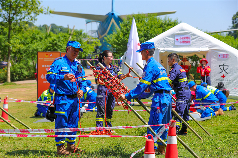 Sichuan : 17 équipes du Sichuan et de Chongqing participent à des exercices de sauvetage d'urgence à Luzhou