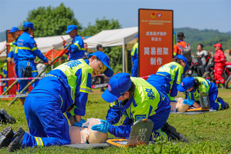 Sichuan : 17 équipes du Sichuan et de Chongqing participent à des exercices de sauvetage d'urgence à Luzhou