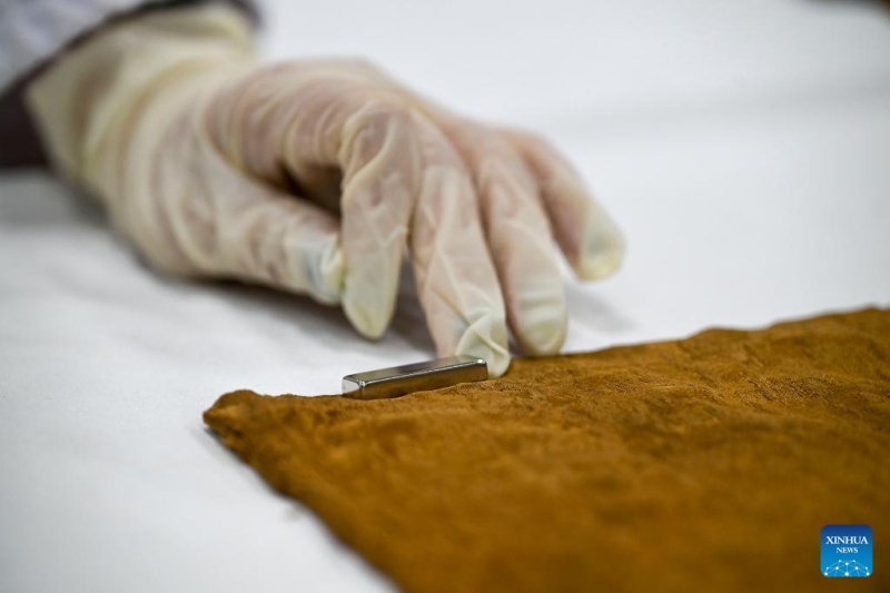 Jiangsu?: histoire en photos des restaurateurs du Musée de la soie de Suzhou