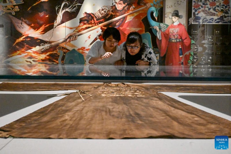 Jiangsu?: histoire en photos des restaurateurs du Musée de la soie de Suzhou