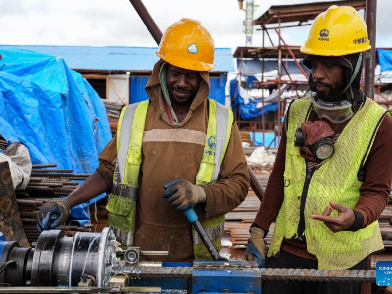Du plan à la fraternité, comment le stade d'Arusha en Tanzanie s'élève avec le soutien de la Chine