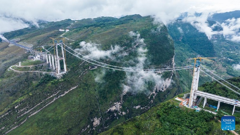 Guizhou?: le grand pont de Tianmen en construction