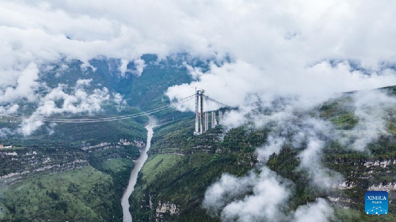 Guizhou?: le grand pont de Tianmen en construction