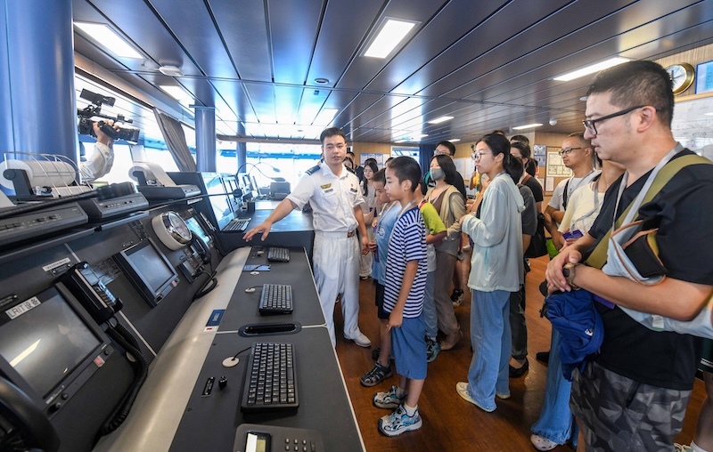 Hainan : journée portes ouvertes à bord du ? Xuelong 2 ? à Haikou