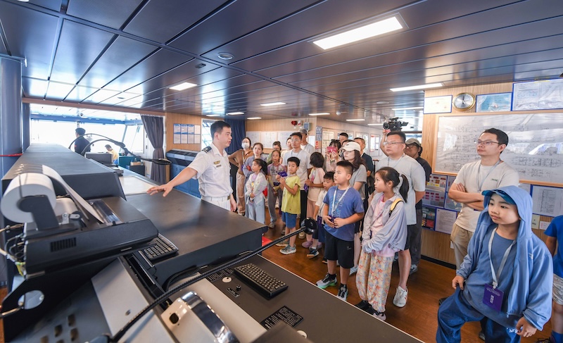 Hainan : journée portes ouvertes à bord du ? Xuelong 2 ? à Haikou