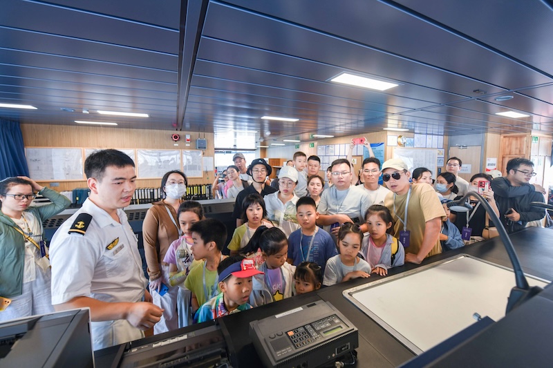 Hainan : journée portes ouvertes à bord du ? Xuelong 2 ? à Haikou