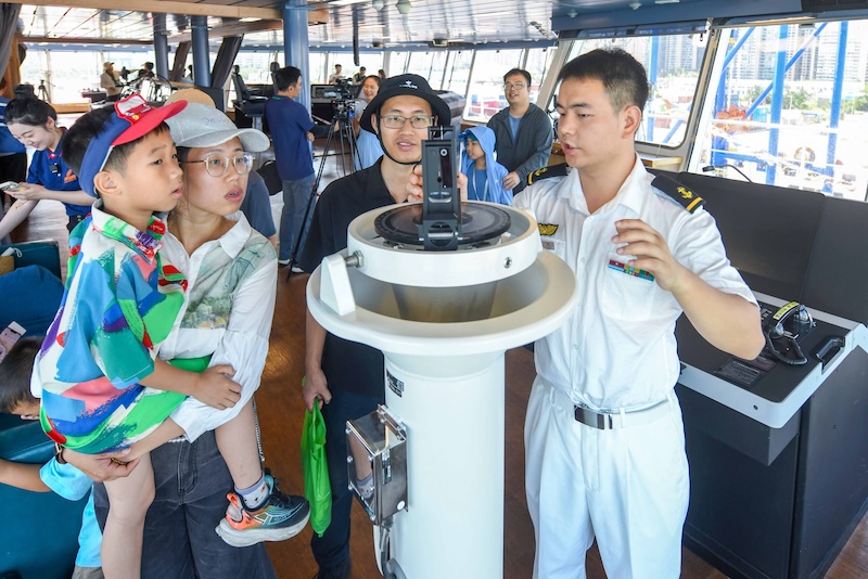 Hainan : journée portes ouvertes à bord du ? Xuelong 2 ? à Haikou