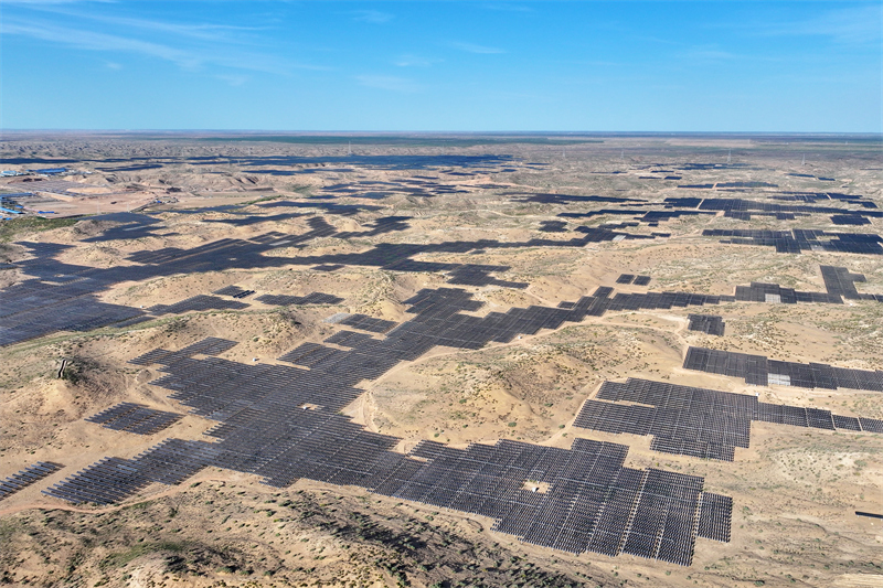Ningxia : la centrale photovolta?que favorise le développement vert à Yinchuan