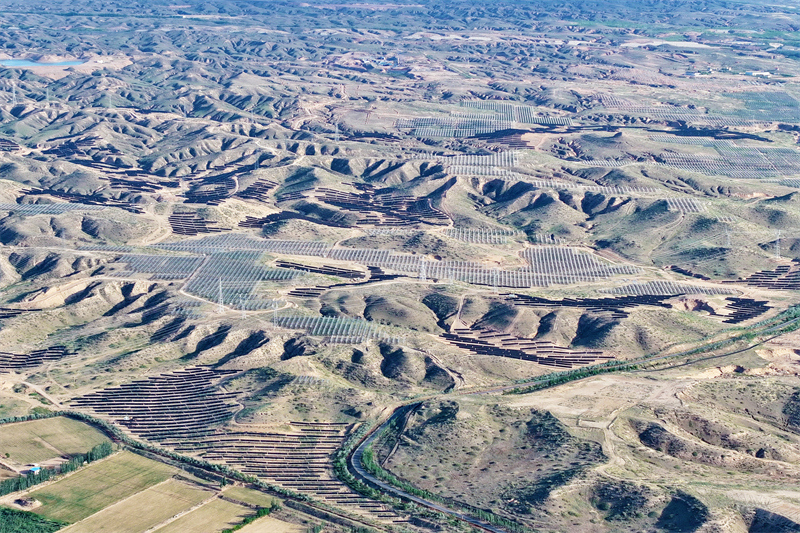 Ningxia : la centrale photovolta?que favorise le développement vert à Yinchuan