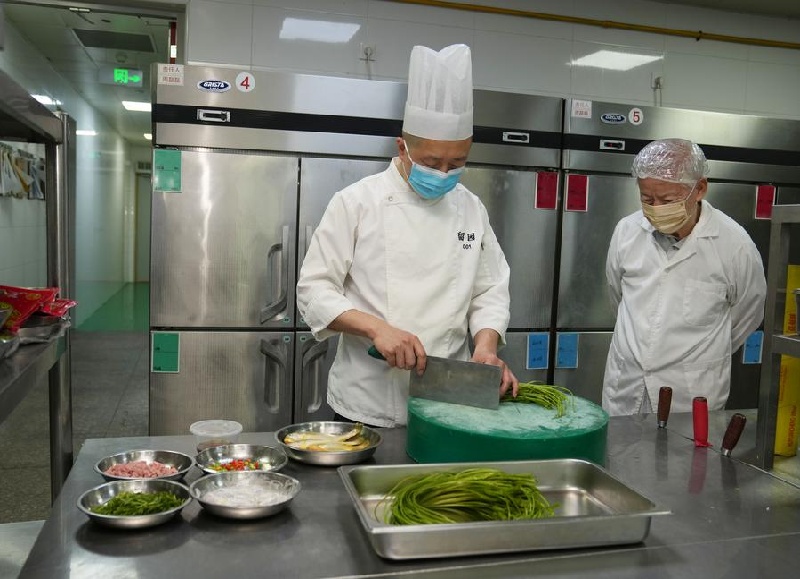 Yunnan : le professeur est témoin de la nouvelle floraison d'ottelia acuminata sur le lac Erhai