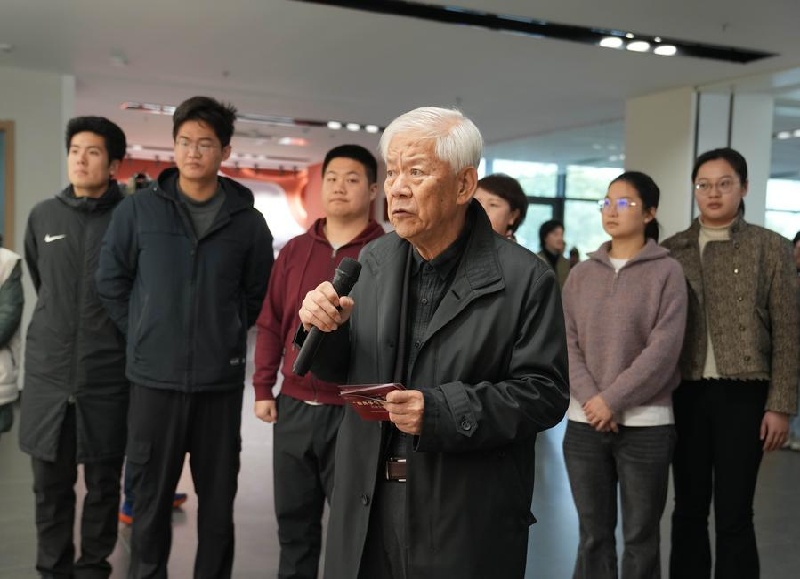 Yunnan : le professeur est témoin de la nouvelle floraison d'ottelia acuminata sur le lac Erhai