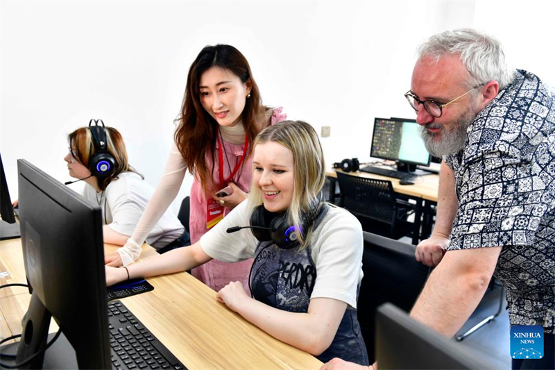 Shandong : un camp d'échanges culturels sino-britannique organisé à Rizhao