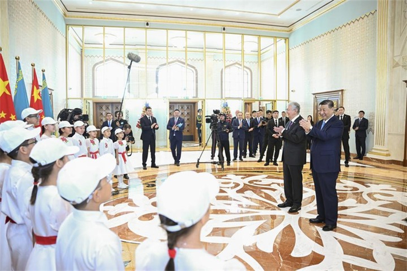 Le président chinois Xi Jinping arrive à Astana, au Kazakhstan, le 2 juillet 2024, pour la 24e réunion du conseil des chefs d'Etat de l'Organisation de coopération de Shanghai et une visite d'Etat au Kazakhstan à l'invitation du président kazakh Kassym-Jomart Toka?ev. (Xinhua/Xie Huanchi)