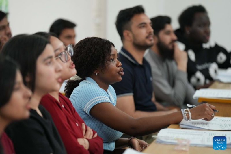 Une étudiante nigériane poursuit son rêve de médecine en Chine