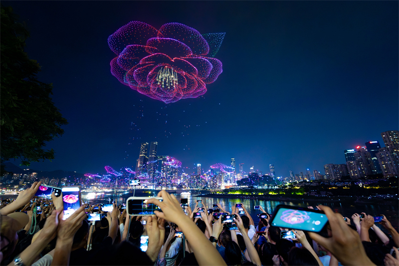 Chongqing : un spectacle lumineux de drones établit un nouveau record du monde Guinness