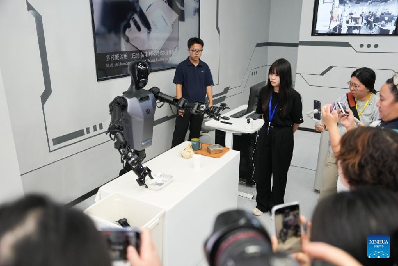 Les industries liées aux robots en pleine expansion à Beijing