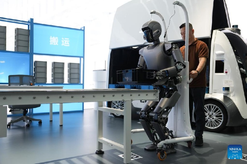 Les industries liées aux robots en pleine expansion à Beijing