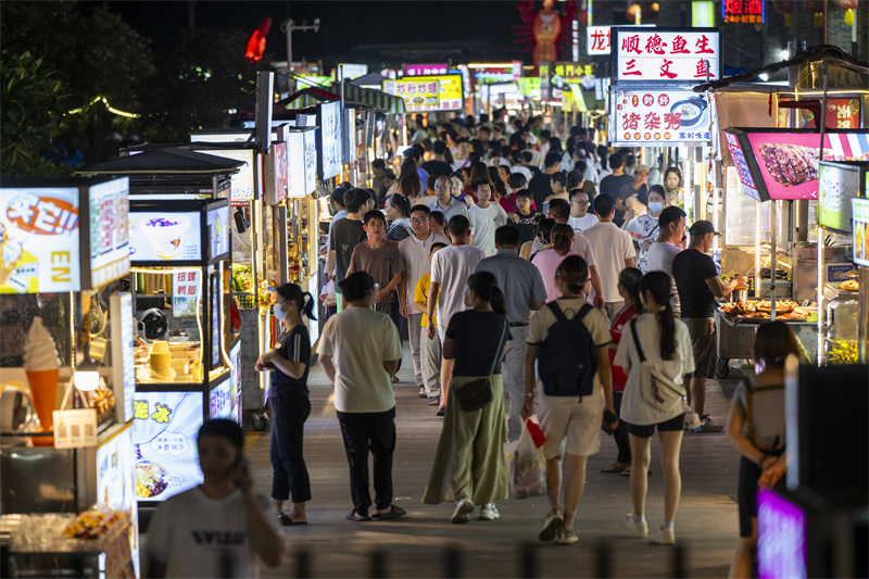 Guangxi : le marché de nuit estival est populaire à Wuzhou