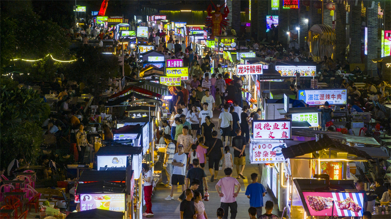 Guangxi : le marché de nuit estival est populaire à Wuzhou