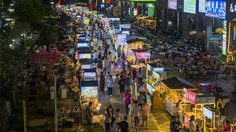 Guangxi : le marché de nuit estival est populaire à Wuzhou