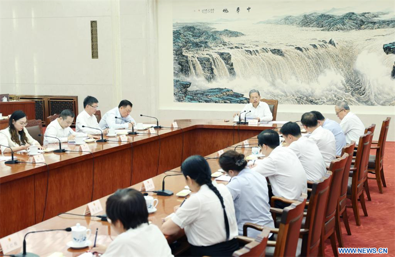 Le plus haut législateur chinois souligne les garanties législatives pour le développement des forces productives de nouvelle qualité