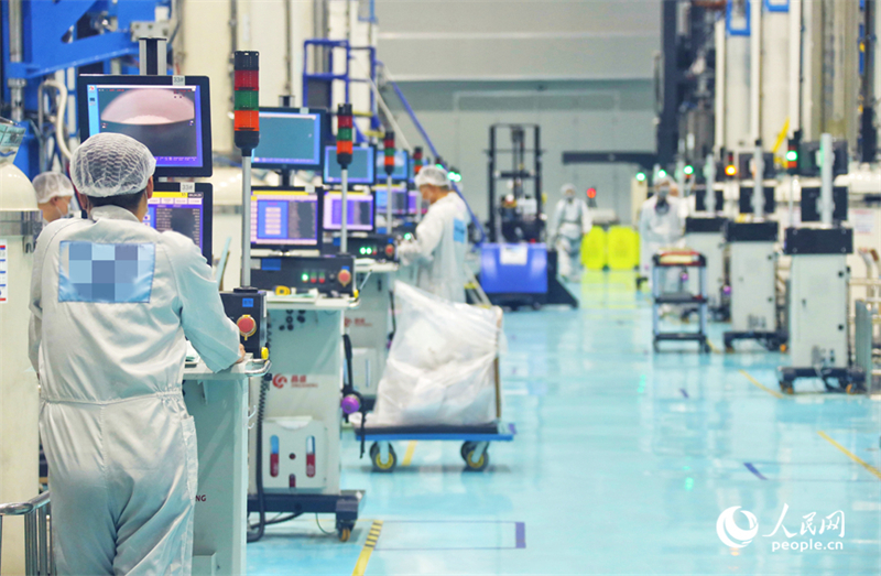 Henan : une entreprise de Zhengzhou développe les plus grandes galettes de silicium de Chine