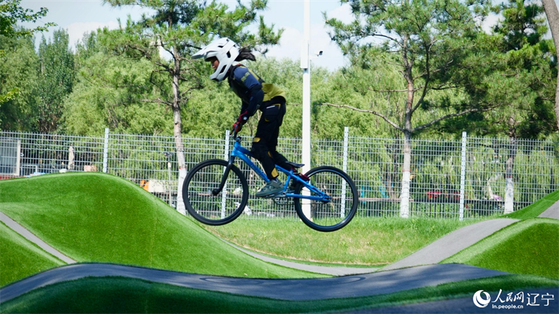 Liaoning : les joies estivales du pumptrack à Shenyang