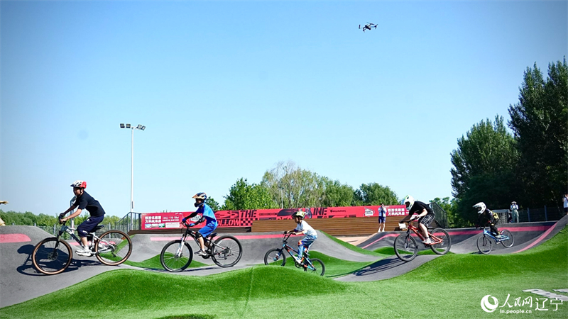 Liaoning : les joies estivales du pumptrack à Shenyang