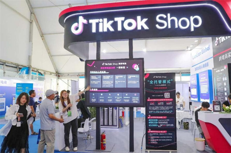 Photo montrant le stand d'exposition de la boutique Tiktok à l'Exposition du commerce électronique du Bassin du fleuve Jaune 2025. (Zhang Jingang/Le Quotidien du Peuple en ligne)