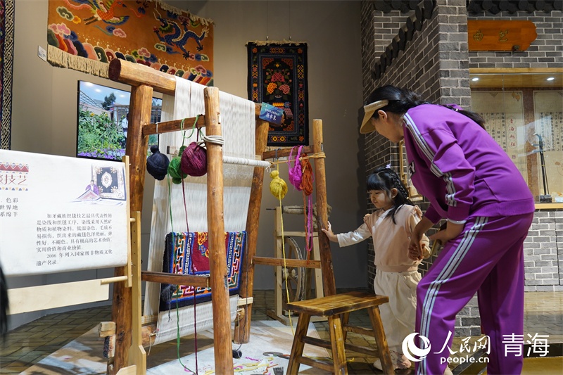 Qinghai?: à Xining, un artisan fait du patrimoine culturel immatériel une partie de la vie moderne
