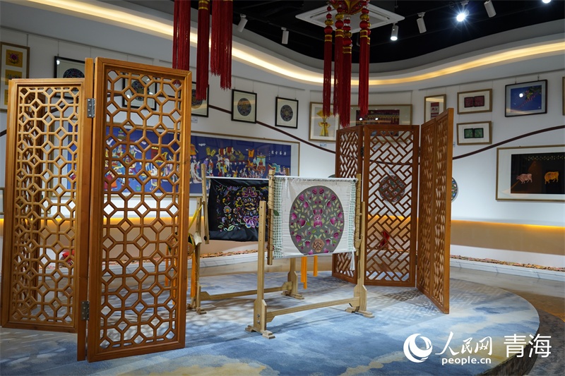 Qinghai?: à Xining, un artisan fait du patrimoine culturel immatériel une partie de la vie moderne