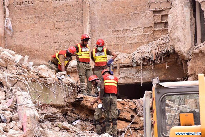 Pakistan : 17 morts dans l'effondrement d'un immeuble résidentiel à Karachi