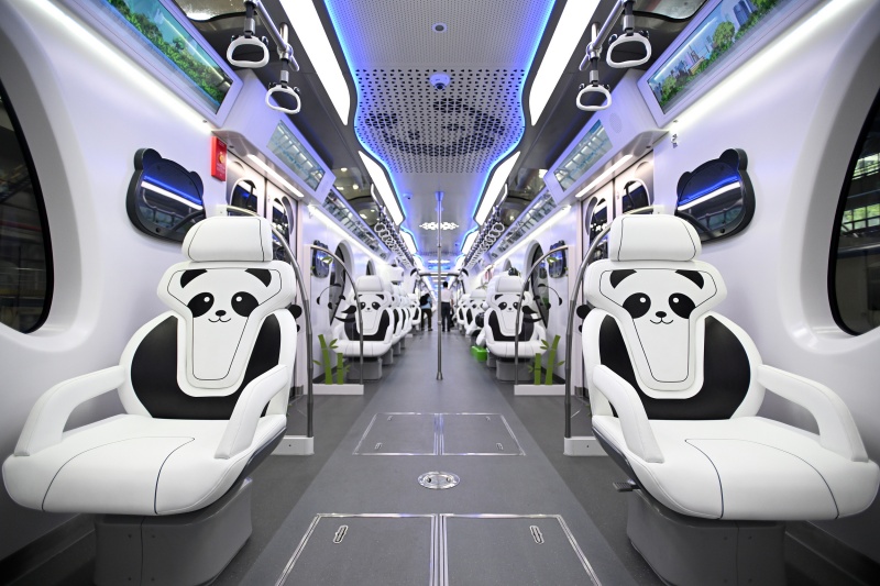 A Chongqing, un train monorail sur le thème du panda ajoute à la magie de la ville